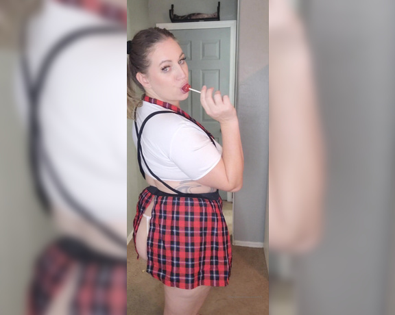 Sarah Love aka Sarahlovesenm OnlyFans - Tell me all the ways youd fuck this school girl