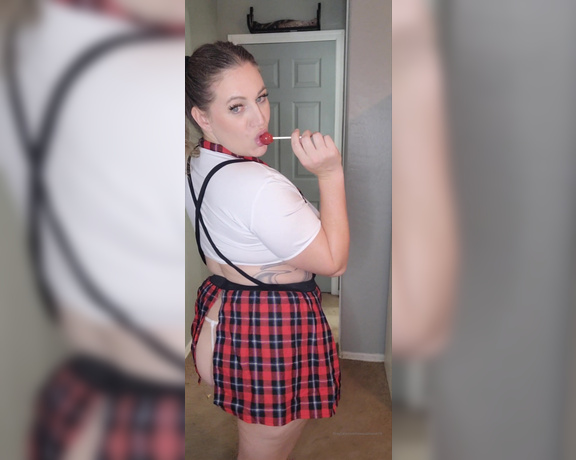 Sarah Love aka Sarahlovesenm OnlyFans - Tell me all the ways youd fuck this school girl