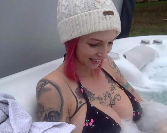 Anna Bell Peaks aka Annabellpeaksxx OnlyFans - Stream started at 03042023 0650 pm Hot Tub Vibes! Lets play peaks a boob