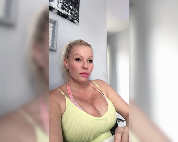 Michelle Thorne aka Michellethorne OnlyFans - A little box of me answering your messages and no makeup done right now xxxpart one xx join now for