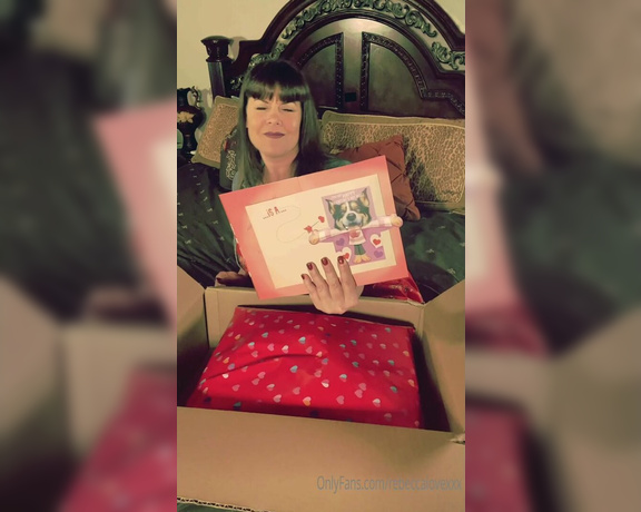 Rebecca Love aka Rebeccalovexxx OnlyFans - Badoop Unboxing #2 of Valentines Day Gift