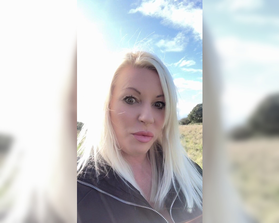 Michelle Thorne aka Michellethorne OnlyFans - Walking the dog blog and a few shout outs xxx excuse the no makeup