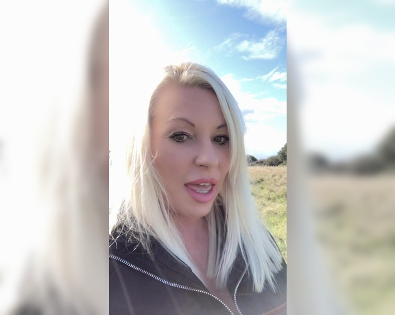 Michelle Thorne aka Michellethorne OnlyFans - Walking the dog blog and a few shout outs xxx excuse the no makeup
