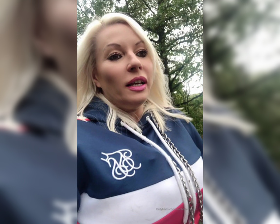 Michelle Thorne aka Michellethorne OnlyFans - Walking the dog blog part 2