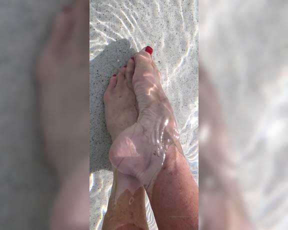 Sally Dangelo aka Sallydangeloxxx OnlyFans - For my feet lovers I hope you enjoy the clip Now could you think of a better way to wet these feet