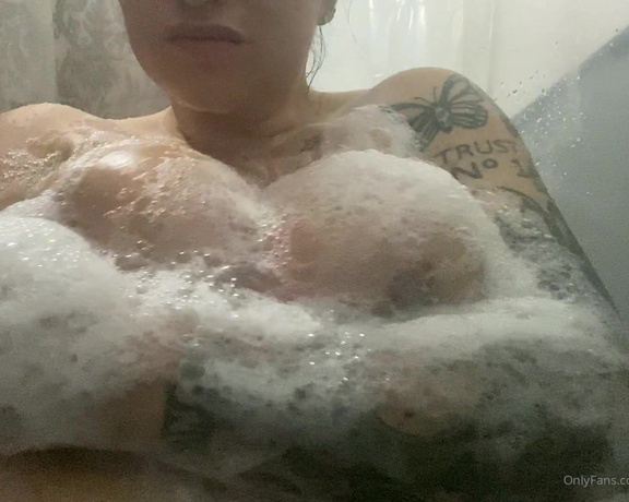 Samantha Mack aka Thesamanthamack OnlyFans - Shower time! Line up boys!