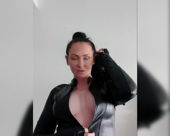 Yasmin Scott aka Yasminscott OnlyFans - WIN my bra & panty set from EPISODE #2 OF Fat Pizza Back in Business  WATCH the show this COMING