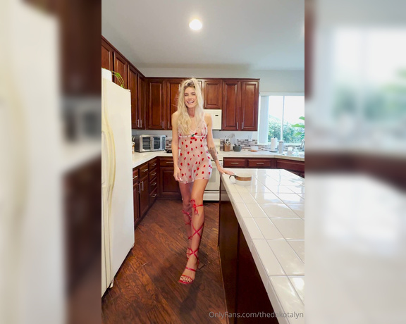 Dakota Lyn aka Thedakotalyn OnlyFans - CREAMPIE IN THE KITHEN xo You cum into the kitchen and i suck your cock, take it all over the counte
