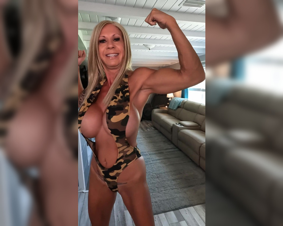 Brooke Tyler aka Brooketyler OnlyFans - Going Commando, hitting the jeep in Cammo, hope all the studs with hard dicks can still see me Just