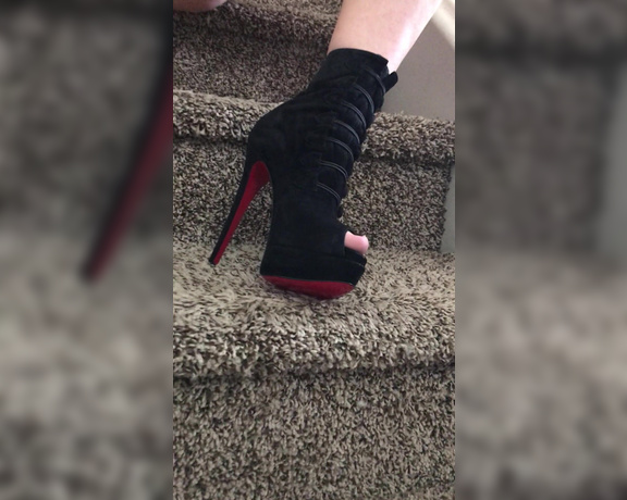 Dee Williams aka Deewilliams OnlyFans - New shoes make my pussy wet