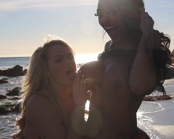 Greedygrovegg aka Greedygrovegg OnlyFans - Would you get nasty with @meetsamanthahbic and I on the beach