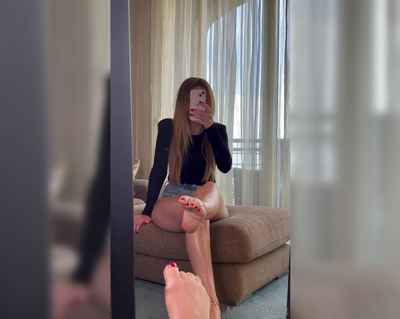 Simplymilena - Can I tease you with my legs and feet (11.04.2023)
