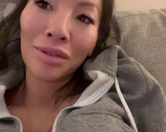 Asaakira - Hey! Hey u! Wanna go LIVE on Friday See u on my @asaakira account! (08.12.2022)