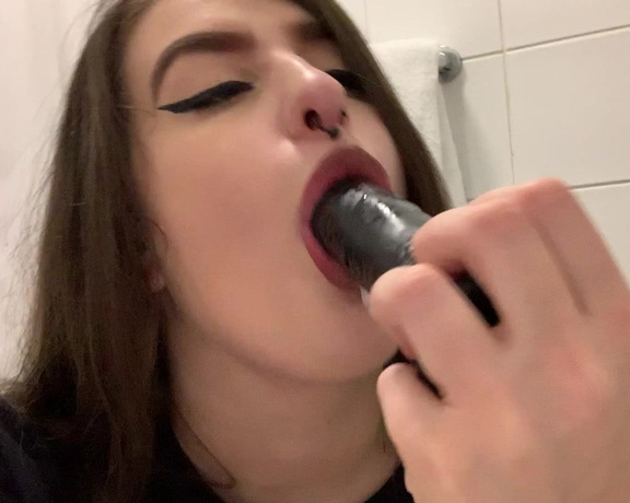 Harleyhexx - Mmmm let me suck your cock like this baby I miss being the true cockslut I am (18.04.2020)