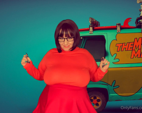 Jodielawson - Jinkies! I have a very naughty clip to match this. Velma goes on a cock hunt. She finds an unexpected bad drago (05.01.2021)