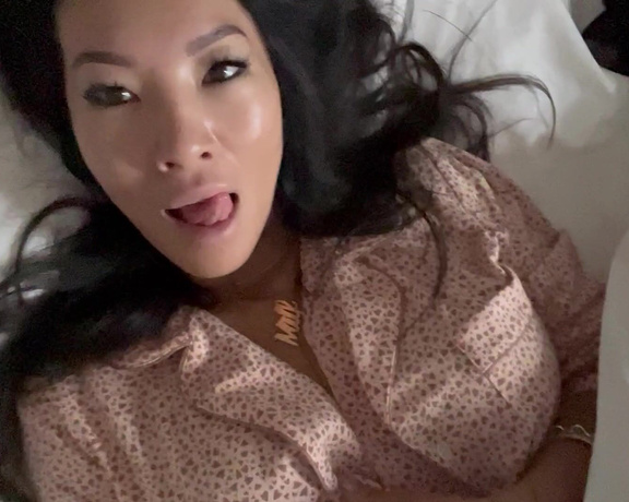 Asaakira - Let’s wake up together again!!! I’ll be LIVE in like… min am PST see u on my @asaakira account! (18.04.2023)