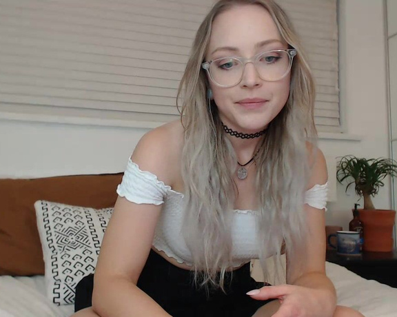 Itskatiebelle - Stream started at pm Pacific (09.11.2019)