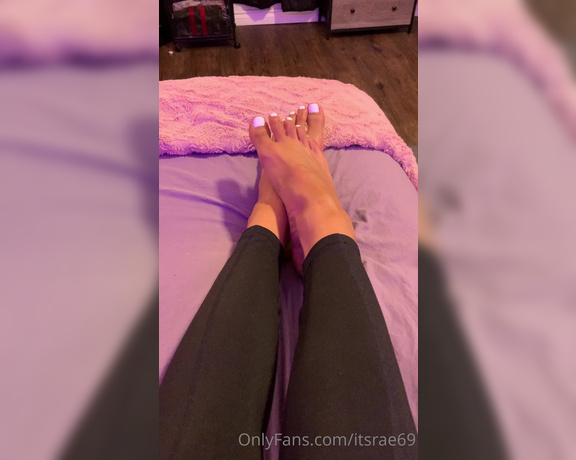 Itsrae69 - Think my feet are pretty babe Would you like a foot job think I’d be good (22.09.2021)