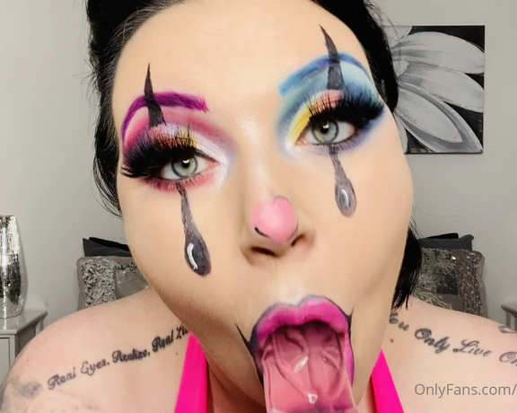 Harmony reigns aka Harmonyreigns OnlyFans - Bright and colourful sucking
