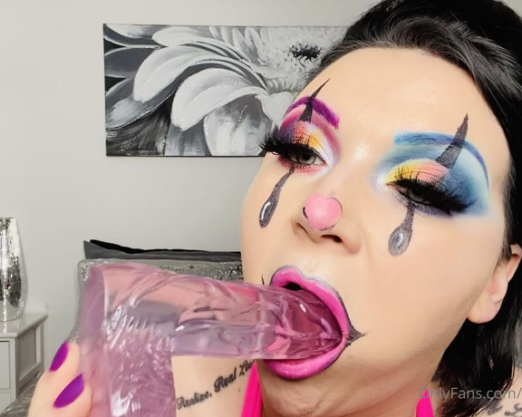 Harmony reigns aka Harmonyreigns OnlyFans - Bright and colourful sucking