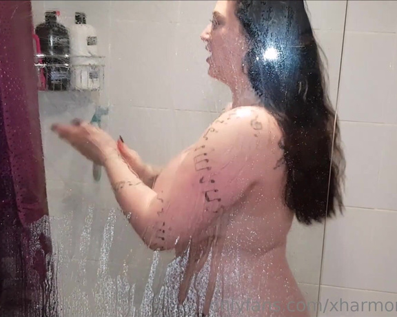 Harmony reigns aka Harmonyreigns OnlyFans - Take a shower with
