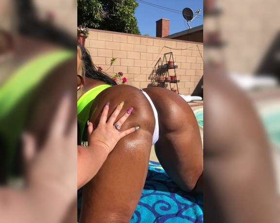 Jayden starr aka Starrjayden OnlyFans - Fun in the sun with baby girl who wants to join
