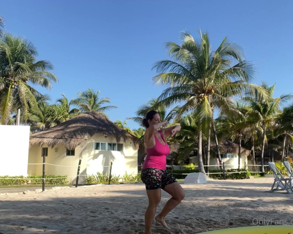 Mindi Mink aka Mindimink OnlyFans - 2 Vids Alert Workout Mama on the beach And of course some dancing too!! Thanks to Erick I 1