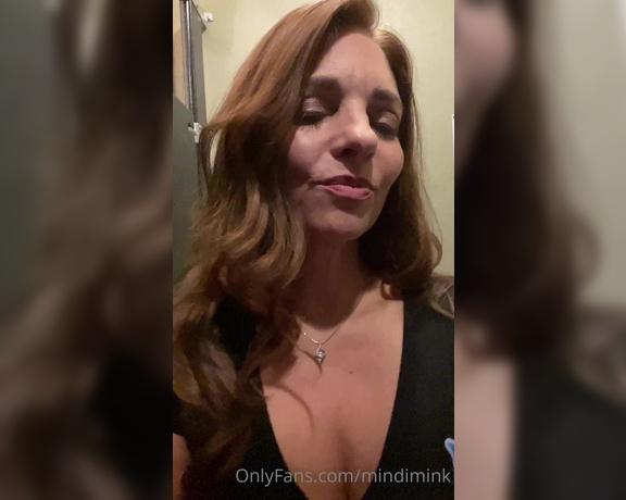 Mindi Mink aka Mindimink OnlyFans - Dancing Boobs Last night at a music gig I had to sneak away and be a little naughty in the bathr