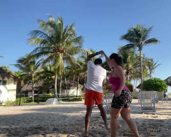 Mindi Mink aka Mindimink OnlyFans - 2 Vids Alert Workout Mama on the beach And of course some dancing too!! Thanks to Erick I 2