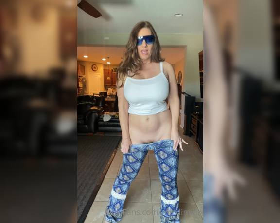 Mindi Mink aka Mindimink OnlyFans - Your Milfy Mama is on the move today Do you Like or Love It Tip $5 and guess what’s different & I’