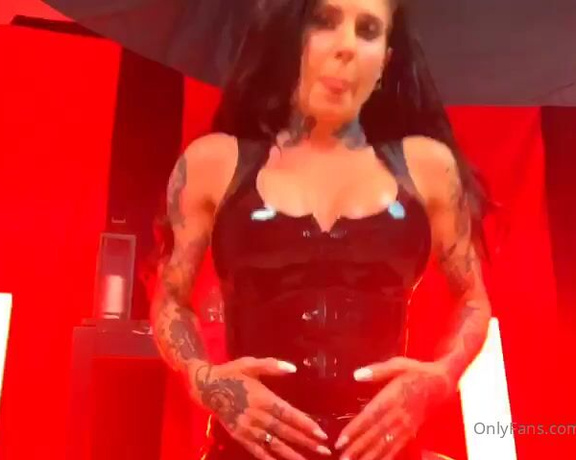 Joanna Angel aka Joannaangel OnlyFans - LATEX LOVERS&ANAL LOVERS! Here’s a snippet of the NEW ANAL JOI VIDEO I slid a dildo in my ass