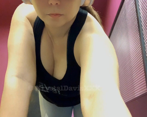 Krystal Davis aka Krystaldavisxxx OnlyFans - It’s gym time cum work out with me! I wish someone can help train me at the gym!