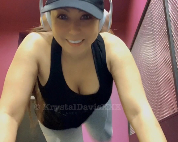 Krystal Davis aka Krystaldavisxxx OnlyFans - It’s gym time cum work out with me! I wish someone can help train me at the gym!