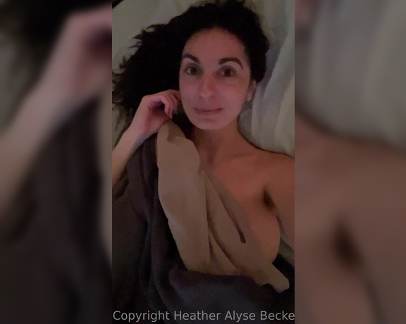 Heather Alyse Becker aka Heatheralysebecker OnlyFans - Yes, it’s true They do fall in to my armpits when I lie down