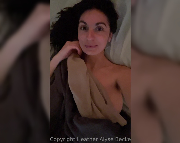Heather Alyse Becker aka Heatheralysebecker OnlyFans - Yes, it’s true They do fall in to my armpits when I lie down