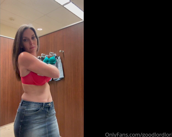 Good Lord Lori aka Goodlordlori OnlyFans - Earlier this week I went bra shopping I tried on the same bra in everything from a 32D to a 34DD