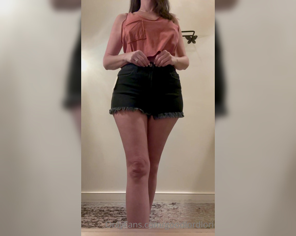 Good Lord Lori aka Goodlordlori OnlyFans - Happy Friday! Ive had a lovely week and hope you have, too! I thought you might like a try on vid