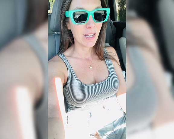 Good Lord Lori aka Goodlordlori OnlyFans - Happy Wednesday afternoon! Just a little September updates chat that I forgot to post last week! Fal