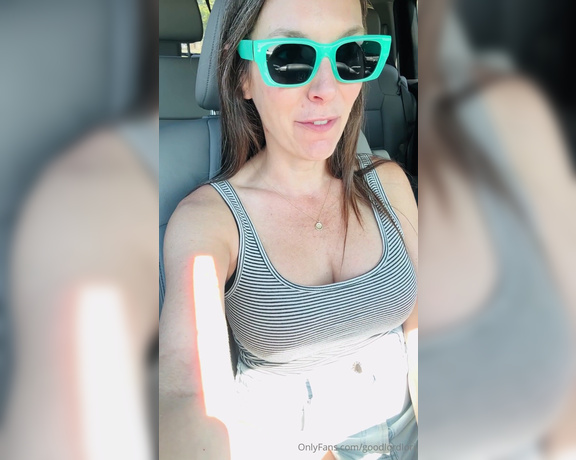 Good Lord Lori aka Goodlordlori OnlyFans - Happy Wednesday afternoon! Just a little September updates chat that I forgot to post last week! Fal