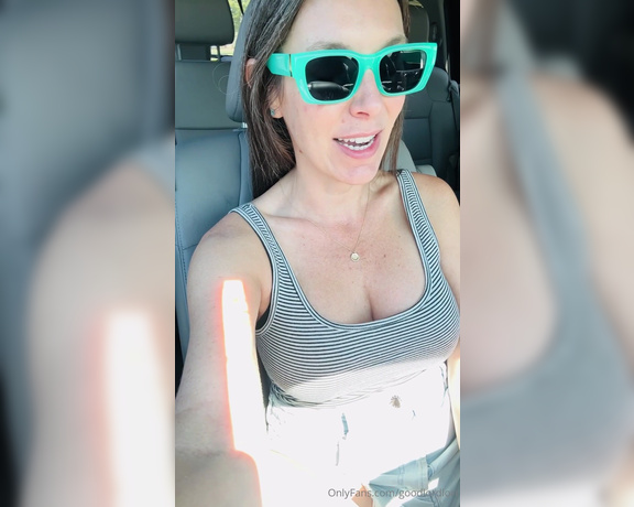 Good Lord Lori aka Goodlordlori OnlyFans - Happy Wednesday afternoon! Just a little September updates chat that I forgot to post last week! Fal