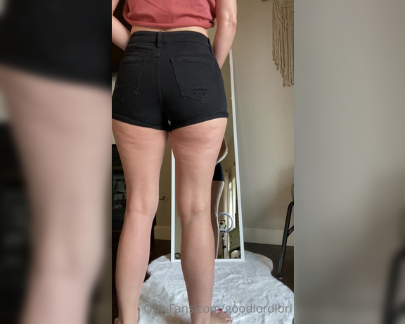 Good Lord Lori aka Goodlordlori OnlyFans - Good morning! Im trying on a some new black shorts and several from my closet Lets see which