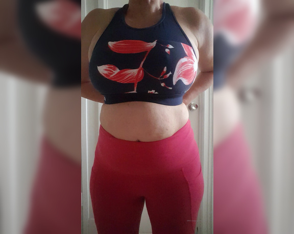 Monte Rae aka Sexymatureaussielady OnlyFans - If only the men in the gym new what I was doing in the locker room Im sure they would be training
