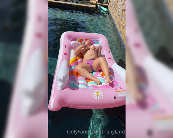 Trisha Paytas aka Trishyland OnlyFans - Fun in the sun! just being goofy in my pool on a day off