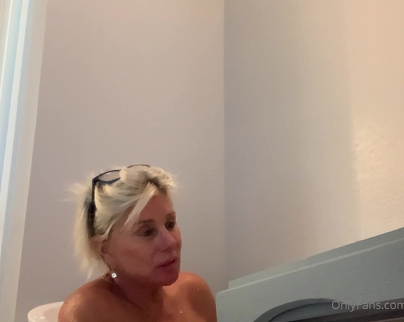 Payton Hall aka Paytonhallxxx OnlyFans - Me yesterday getting ready to fuck and taking a bath ! Xoxo 2