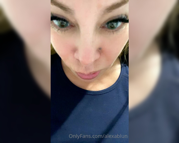 Alexa Blun aka Alexablun OnlyFans - Do you want private video call here Mmmmm yummy Quieres vdeo Llamda por aqu bebe Mmmmmm que