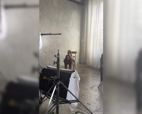 Avery Jane aka Averyjane OnlyFans - BTS More behind the scenes from my new agency’s photoshoot day 8