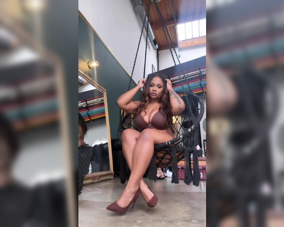 Avery Jane aka Averyjane OnlyFans - BTS I signed with a new adult talent agency  The Bakery Here’s some bts from our agency photo 5