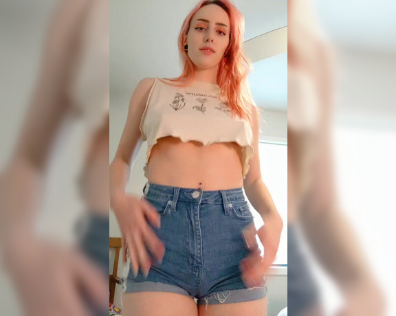Morgpie aka Morgpie OnlyFans - My street clothes 3 Having a good day today Ive been busy busy busy