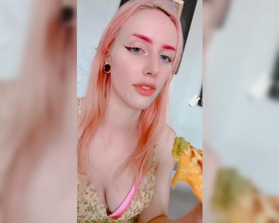 Morgpie aka Morgpie OnlyFans - Pizza time