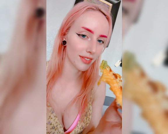 Morgpie aka Morgpie OnlyFans - Pizza time